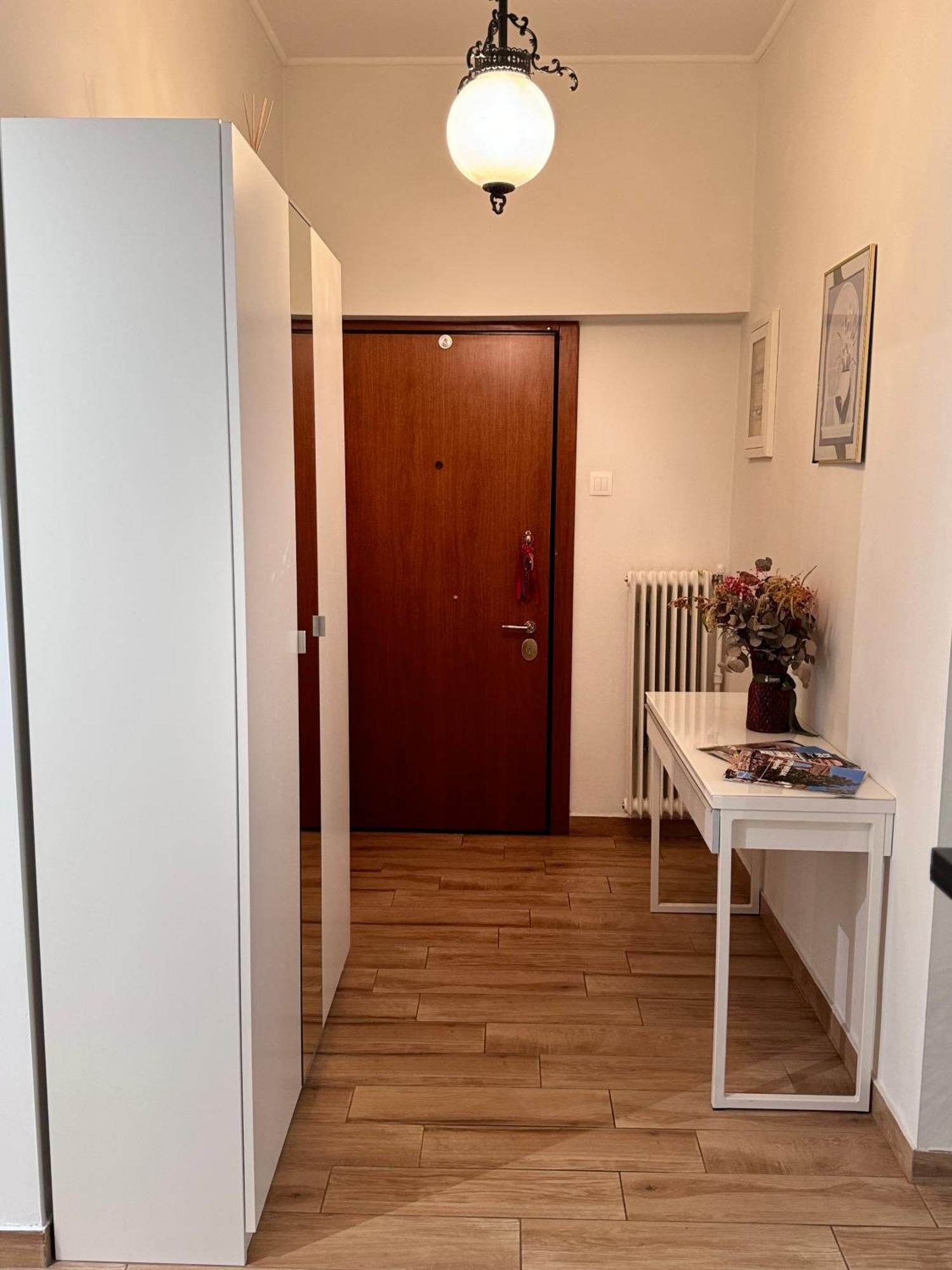Modern Apartment In Афины Экстерьер фото