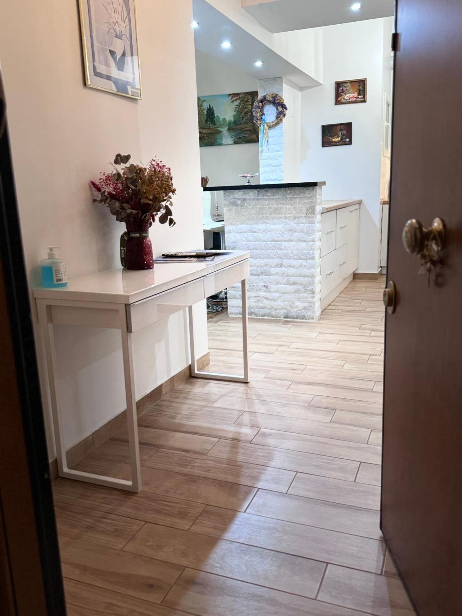 Modern Apartment In Афины Экстерьер фото